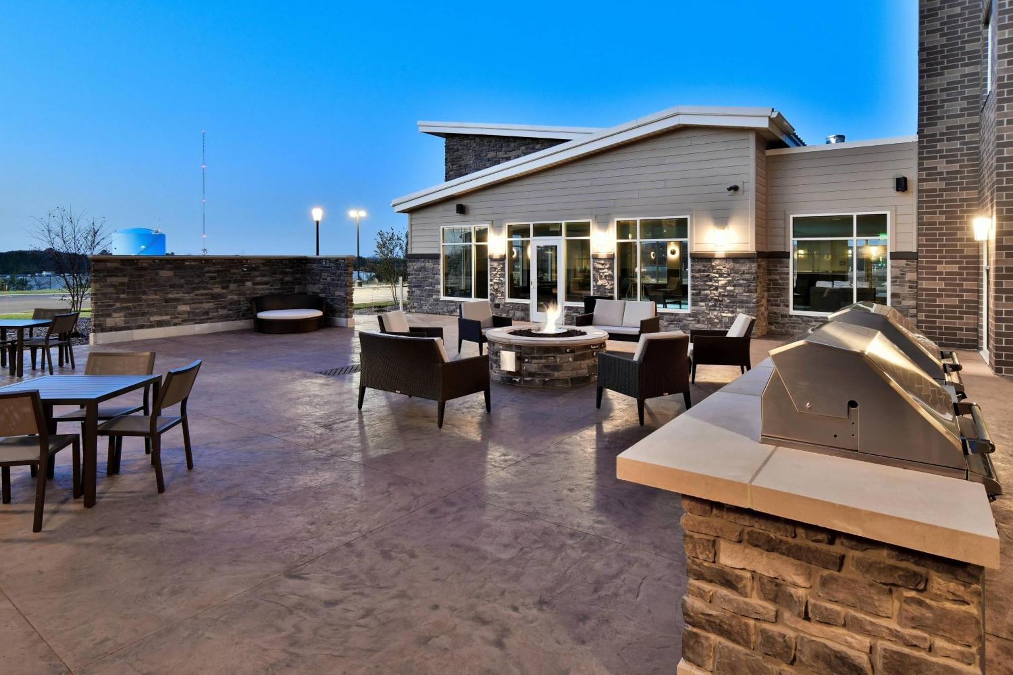 Residence Inn By Marriott Eau Claire Exterior photo